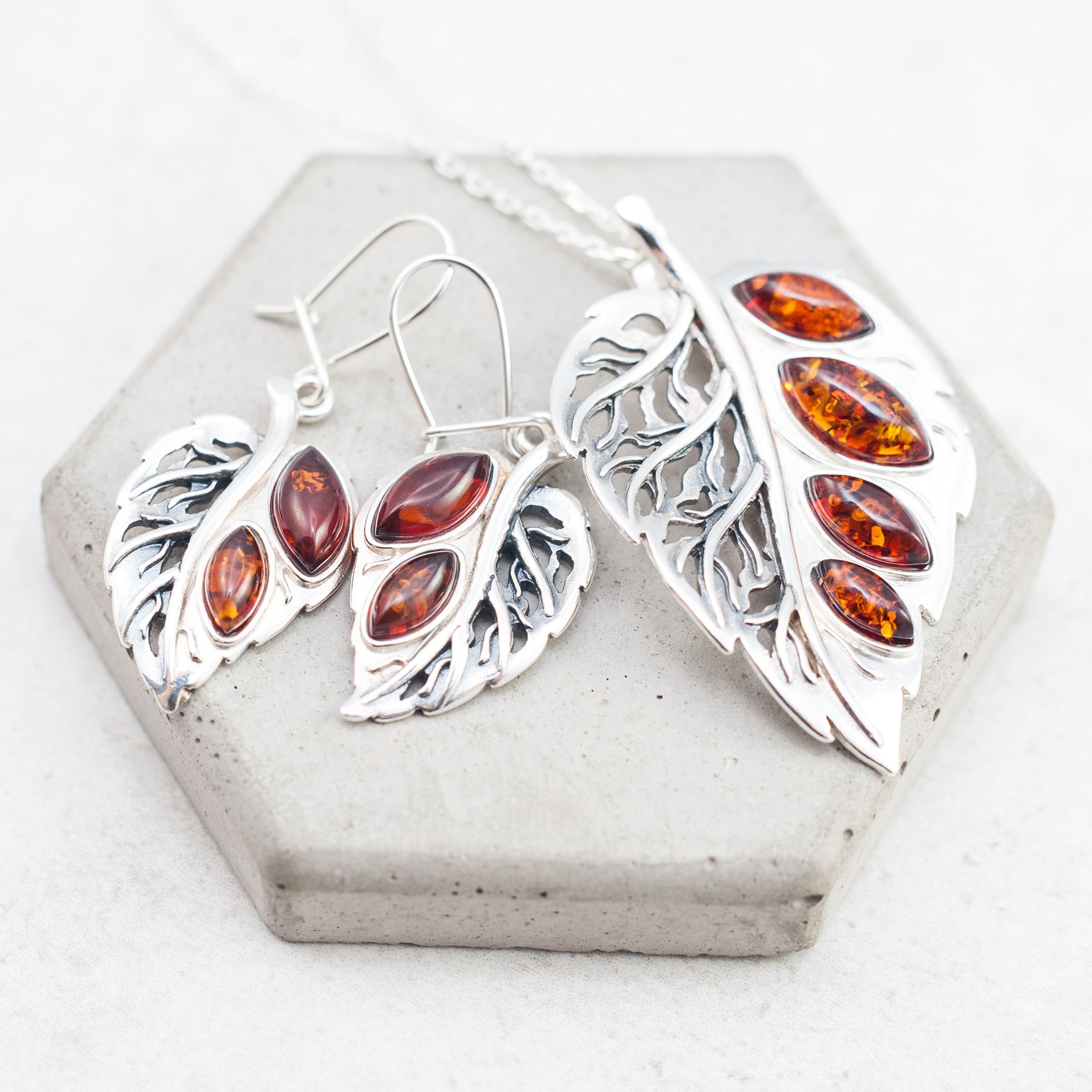Orecchini in foglia penzoloni ambrata argento sterling, gioielli ambra, orecchini in argento sterling ambra, orecchini foglia sterling, orecchini ambra lunghi - Italia