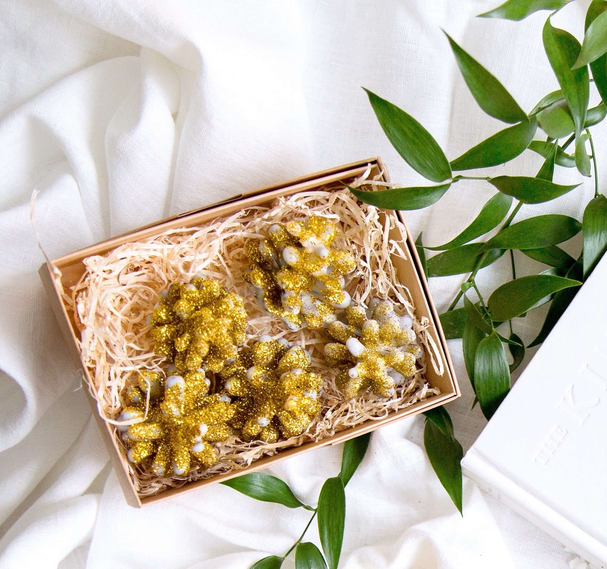 Allume-Feu en Pomme de Pin Parfumé avec Des Paillettes Dorées Décoration Mariage Parfaite et Cadeau 