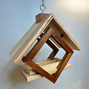 Modern Geometric Wood Bird Feeder, Hanging Backyard Decor afbeelding 4