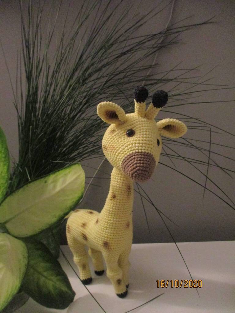 キリンのかぎ針編みパターン、4本足のキリンのかぎ針編みパターン