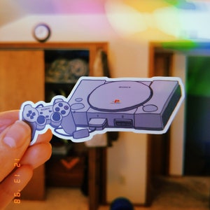 Adesivo in vinile retrò nostalgico disegnato a mano anni '90 e 2000 da 4" per console di gioco Sony Playstation