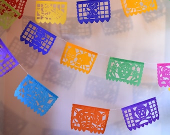 Day of the Dead Party Decorations | Halloween Banner Party Supplies | 5 metre / 16ft Colourful Skeleton Banner w 15 Small Flags | UK EU