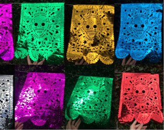 Waterproof Day Of The Dead Bunting Decor | Outdoor Halloween Party Fiesta Decor | 13ft Metallic Foil Skull Banner 10 Large Flags | USA