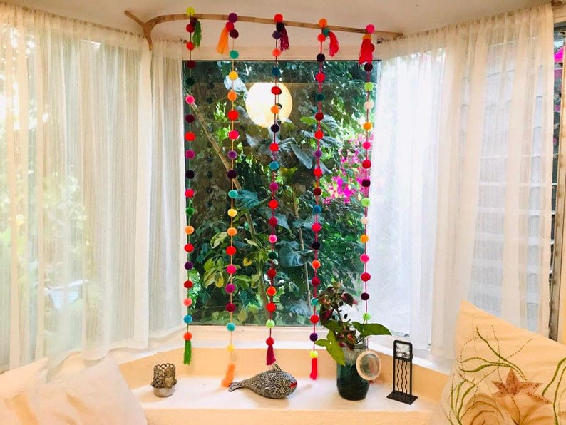 Guirnaldas de pompones de colores, decoraciones bohemias mexicanas, decoración del hogar hecha a mano, vibrantes adornos para colgar en la pared, decoración para habitación infantil, accesorios bohemios para dormitorio. imagen 7