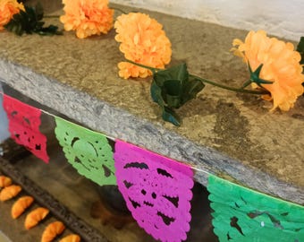 Marigold Flowers Dia de Muertos Cempasuchil - Day of the Dead Ofrenda Altar Decor - Garland with 15 Silk Plastic Flowers - SHIPS FROM USA