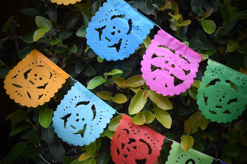 Mini day of the dead flags decor