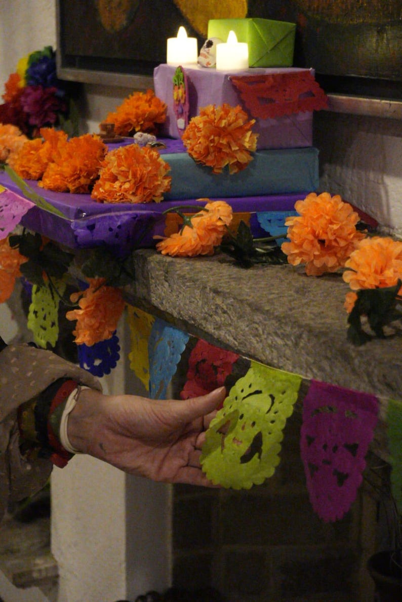 Actual mini día de muertos bunting flag size