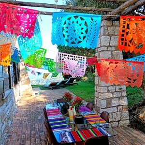 Outdoor Bunting | Outdoor Party Decorations | Waterproof Bunting | Outside Party Decor | 5m 16ft Plastic Banner with 12 Medium Flags UK