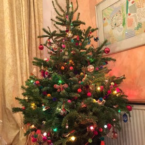 pom pom tree decor