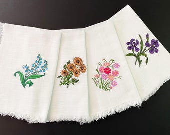 Embroidered Napkins, Napkins Embroidered with Flowers,Christmas Gift Napkins,Cloth Napkins, White Napkins,Family Napkins,Floral Napkins N187
