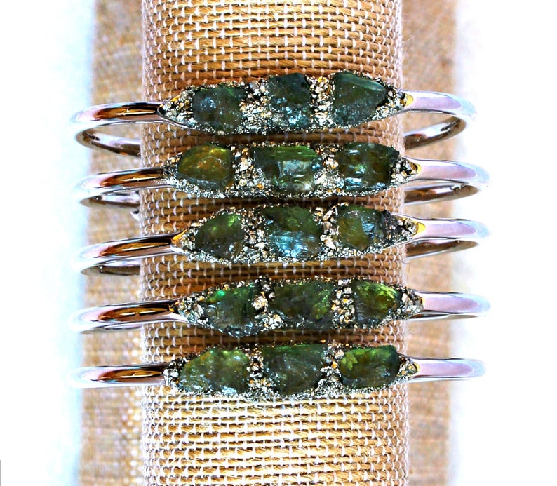 Sister Gift Wife Gift Raw Emerald Bracelet Birthday Gift for Her Natural Jewelry Mother/'s Day Jewelry Grandma Gift Mom Gift