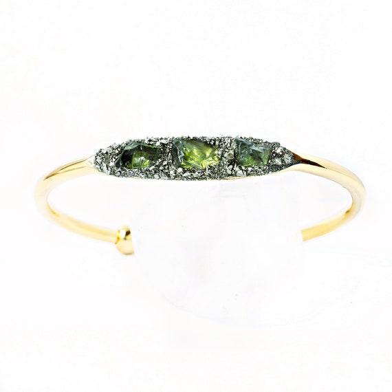 Sister Gift Wife Gift Raw Emerald Bracelet Birthday Gift for Her Natural Jewelry Mother/'s Day Jewelry Grandma Gift Mom Gift