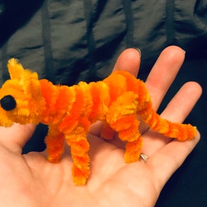 Pipecleaner Pomarańczowy pręgowany kotek Chenille model/zabawka