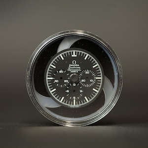 Op de afbeelding: Een zwart-witte chronograaf wijzerplaat met de tekst "OMEGA Speedmaster PROFESSIONAL MARK II" en cijfers rond de rand.