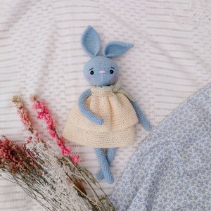 Rosie the Bunny - PDF Pattern by Altermuligt