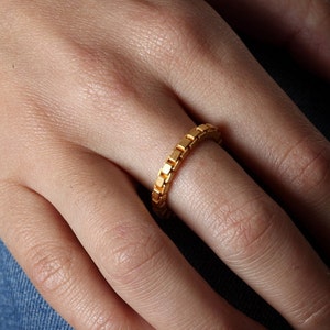 Modern Wedding Band Chain Link Ring in 14K Gold image 3