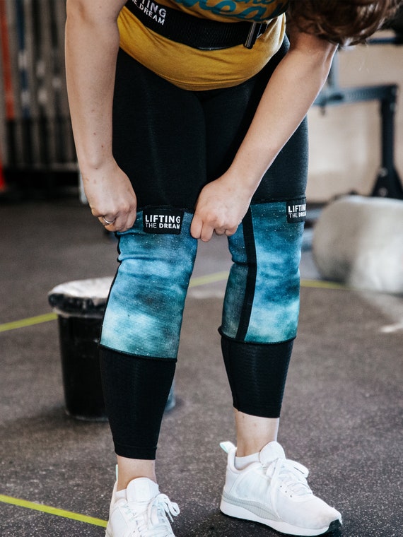 Knee sleeves top over leggings