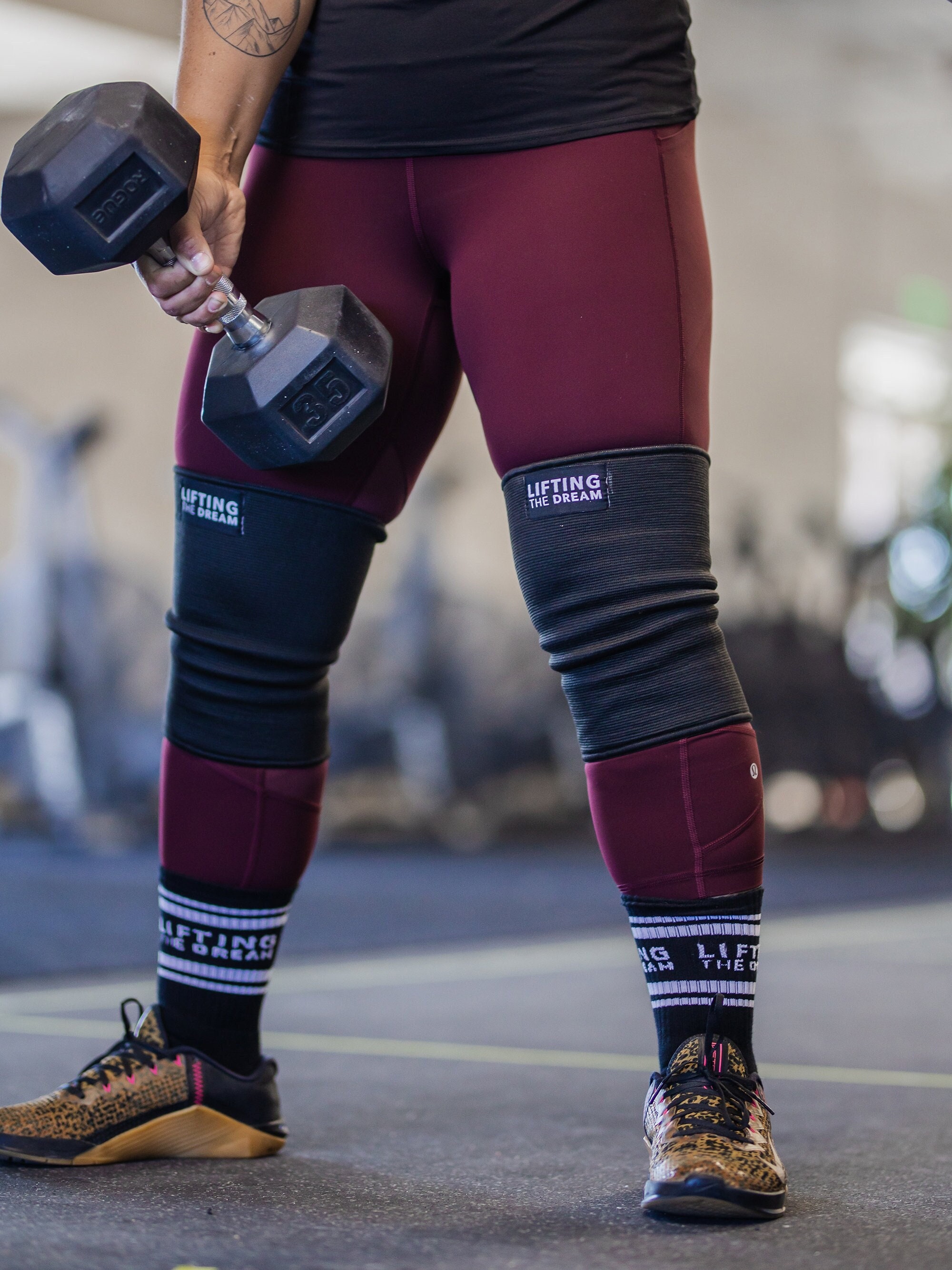 Discover 129+ knee sleeves weightlifting anime best 3tdesign.edu.vn