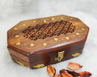 Belle boîte à bijoux en bois au design floral fait main pour femme | Organiseur de boîte de rangement, boîte-cadeau sculptée à la main avec des gravures complexes