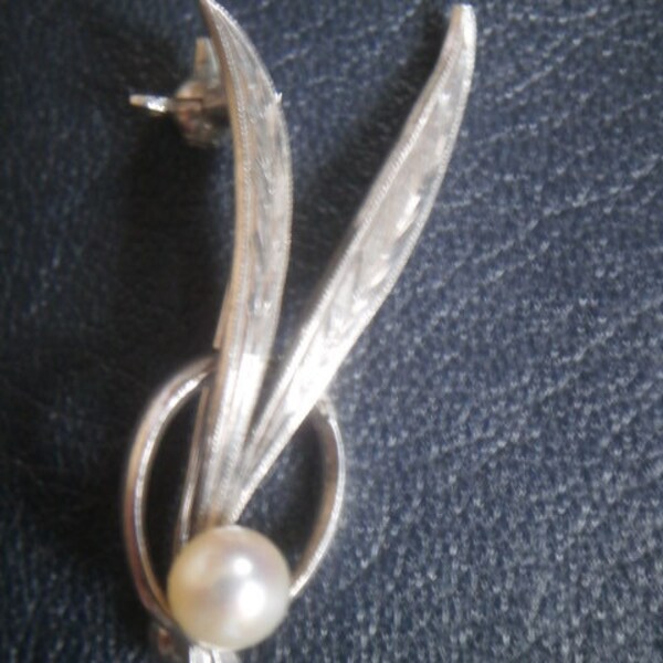 Mikimoto pearl sterling silver leaf brooch