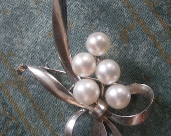 Mikimoto Pearl Brooch Sterling Silver 1950s Japan Maple Leaf