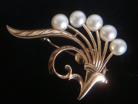 World FREEPOST Mikimoto Natural Pearl and 14K Solid Gold Spray