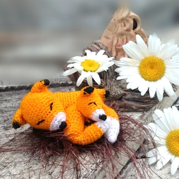 Miniature Amigurumi Fox family Tiny crochet animals Stuffed Animal plush Kids Room Decor Cute sleeping fox family