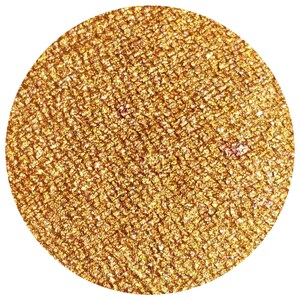 Puede incluir: Vista circular y de cerca de una sombra de ojos dorada y brillante. La superficie tiene un aspecto texturizado, con diminutas partículas reflectantes que crean un efecto brillante. El color general es un oro cálido y metálico.