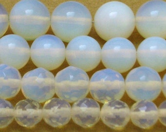 Contas de Opalita Redonda de Pedra da Lua. Disponíveis em 12 mm, 10 mm e 8 mm de diâmetro. Vendidas em fios de 15" (40 cm) e pacotes de contas soltas.