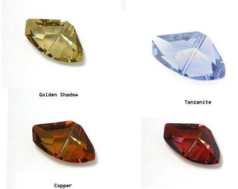 Puede incluir: Surtido de cuentas de cristal en varios colores, incluyendo cristal de luna, tono plateado, sombra dorada, tanzanita, cobre, magma rojo y azabache. Las cuentas son facetadas y tienen forma de lágrima.