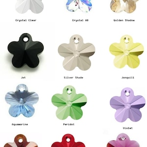Puede incluir: Surtido de 12 abalorios de cristal en forma de flor en varios colores, incluyendo transparente, plateado, dorado, negro, azul, verde, morado, cobre y rojo.