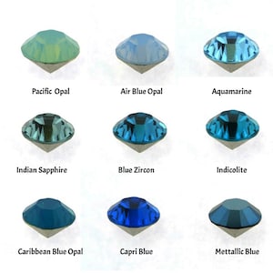 Op de afbeelding: Negen verschillende tinten blauw en groene edelstenen, waaronder Pacific Opal, Air Blue Opal, Aquamarine, Indian Sapphire, Blue Zircon, Indicolite, Caribbean Blue Opal, Capri Blue en Metallic Blue.