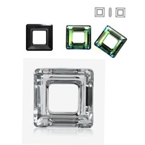 Può includere: Una collezione di gemme quadrate in vari colori, tra cui nero, verde acqua e trasparente. Le gemme hanno un ritaglio quadrato al centro. La gemma trasparente è più grande delle altre. Sfondo bianco.