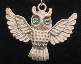 CF080 Pure silver owl with blue eyes that are manmade gems, high silver content .999
