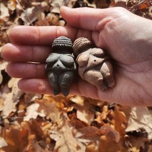 the Pocket Venus of Willendorf Earthy fire clay Christmast Gift Figurine mother earth goddes Mom Gifts
