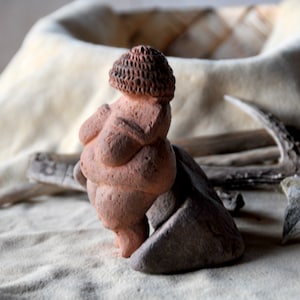 Earthy fire clay Venus of Willendorf  Christmast Gift Figurine mother earth goddess female sculpture Mom Gifts