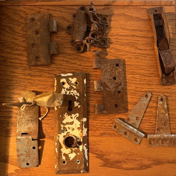 Vintage Lot 8 Rusty Crusty Iron Hinges, backplate, springed hinge, Decor, Crafts, Primitive