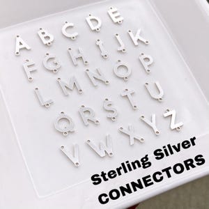 Conectores de letras verticales - Enlaces iniciales del alfabeto en plata de ley de 6 mm - Letras laterales para collar - Suministros de joyería permanente L37