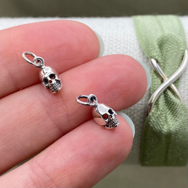 Set of 2 x 925 Sterling Silver Tiny 3D Skull Charms - Halloween Skeleton - Drops for Earring Bracelet or Necklace - Wholesale Jewelry Supply