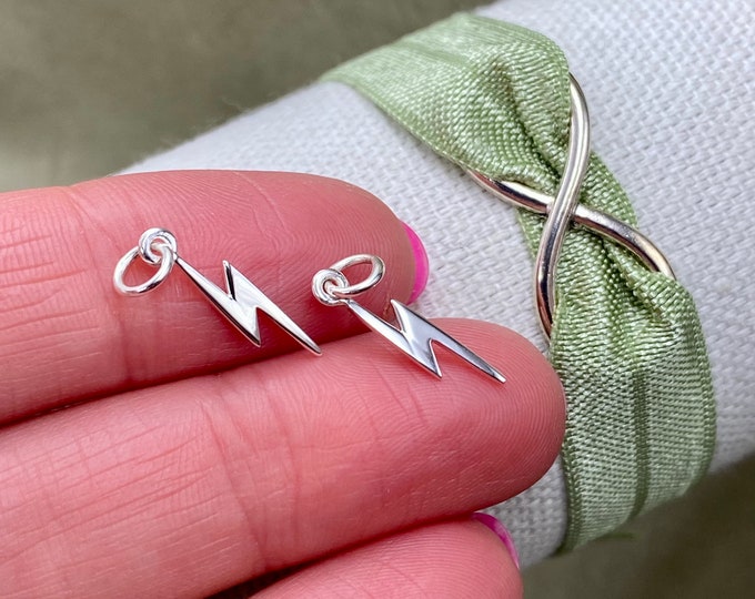 Set of 2 x 925 Sterling Silver Tiny Lightening Bolt Charms - Drop for Earrings Bracelet or Necklace Sport School Team - Jewelry Supply F37