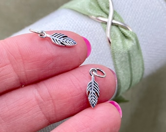 Set of 2 x 925 Sterling Silver Tiny Feather Charms Drops for Earrings Bracelet Necklace - Boho Modern Nature - Wholesale Jewelry Supply F27