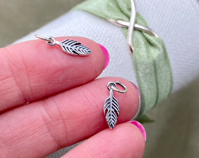 Set of 2 x 925 Sterling Silver Tiny Feather Charms Drops for Earrings Bracelet Necklace - Boho Modern Nature - Wholesale Jewelry Supply F27