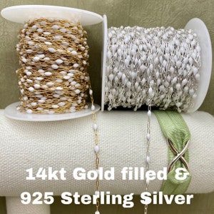 Könnte beinhalten: Zwei Spulen mit weißer und goldener Kette, eine Spule mit weißer und silberner Kette. Die Spulen sind mit "14kt Gold filled & 925 Sterling Silver" beschriftet.