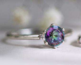 Alexandrite Ring, Vintage Alexandrite ring, Oval Brilliant Alexandrite Ring, Round green to purple color changing alexandrite ring