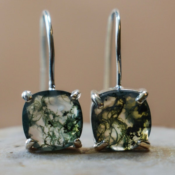 Raw moss agate dangle earrings, natural moss agate earrings, everyday moss agate dangle earrings, raw moss agate dangle earrings