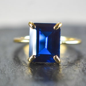 Emerald Cut Sapphire Ring, natural sapphire ring, vintage sapphire ring in gold, blue sapphire Montana ring, thin sapphire ring