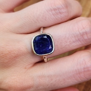 Large raw Sapphire bezel ring, natural square navy Sapphire ring that touches skin, deep blue raw Sapphire 6ct ring in silver and gold