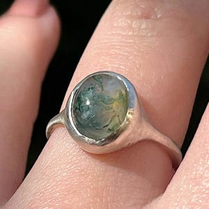 Oval bezel moss agate ring, natural 8x10 moss agate oval bezel, natural moss agate, bezel ring, everyday bezel ring, unique engagement ring