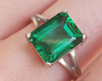 Faceted Emerald Ring