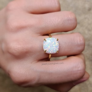 Grote opaalring, witte opaalring, opaalsieraden, witte opaal, unieke opaalring, witte vuuropaalring, unieke grote opaalring, witte opaalring